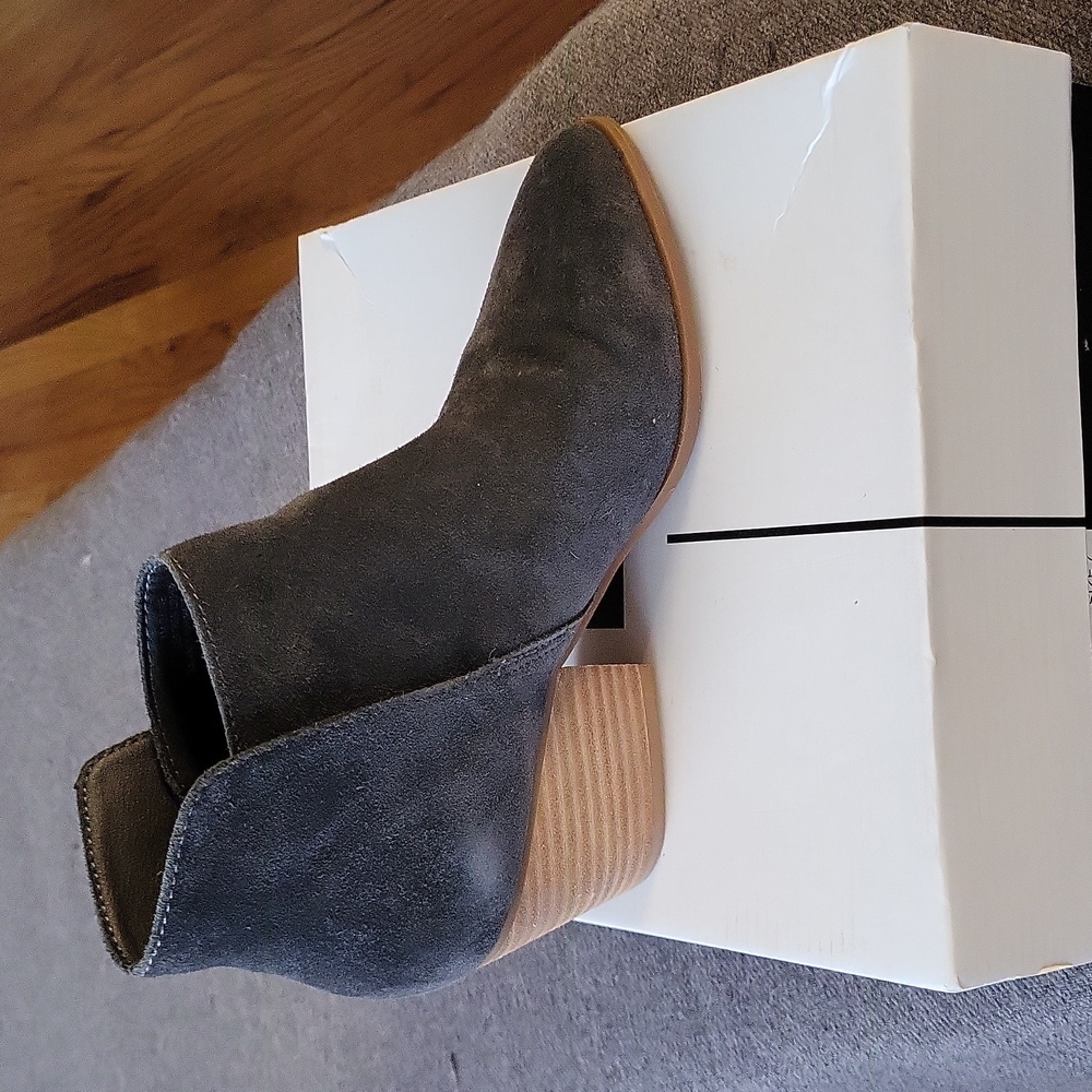 Boots - Picture 3 of 3